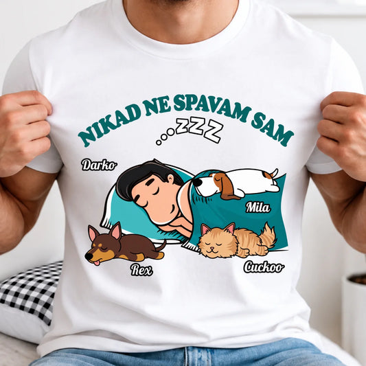 Nikad Ne Spavam Sam/a – Majica
